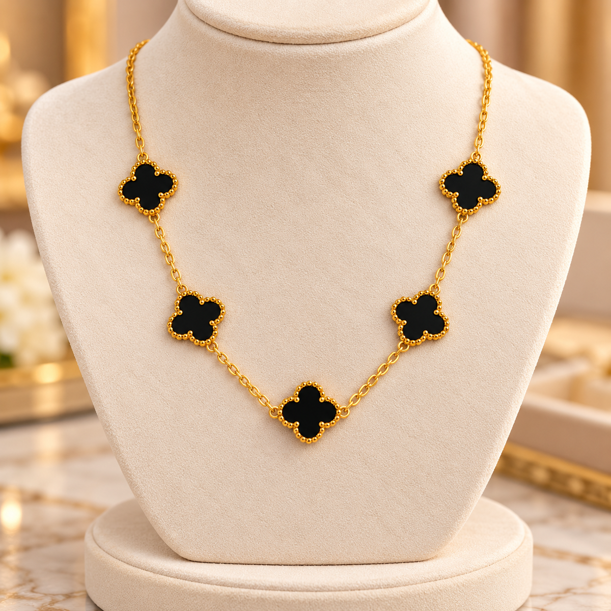 BELVYA Midnight Clover Necklace – Black & Gold Elegance