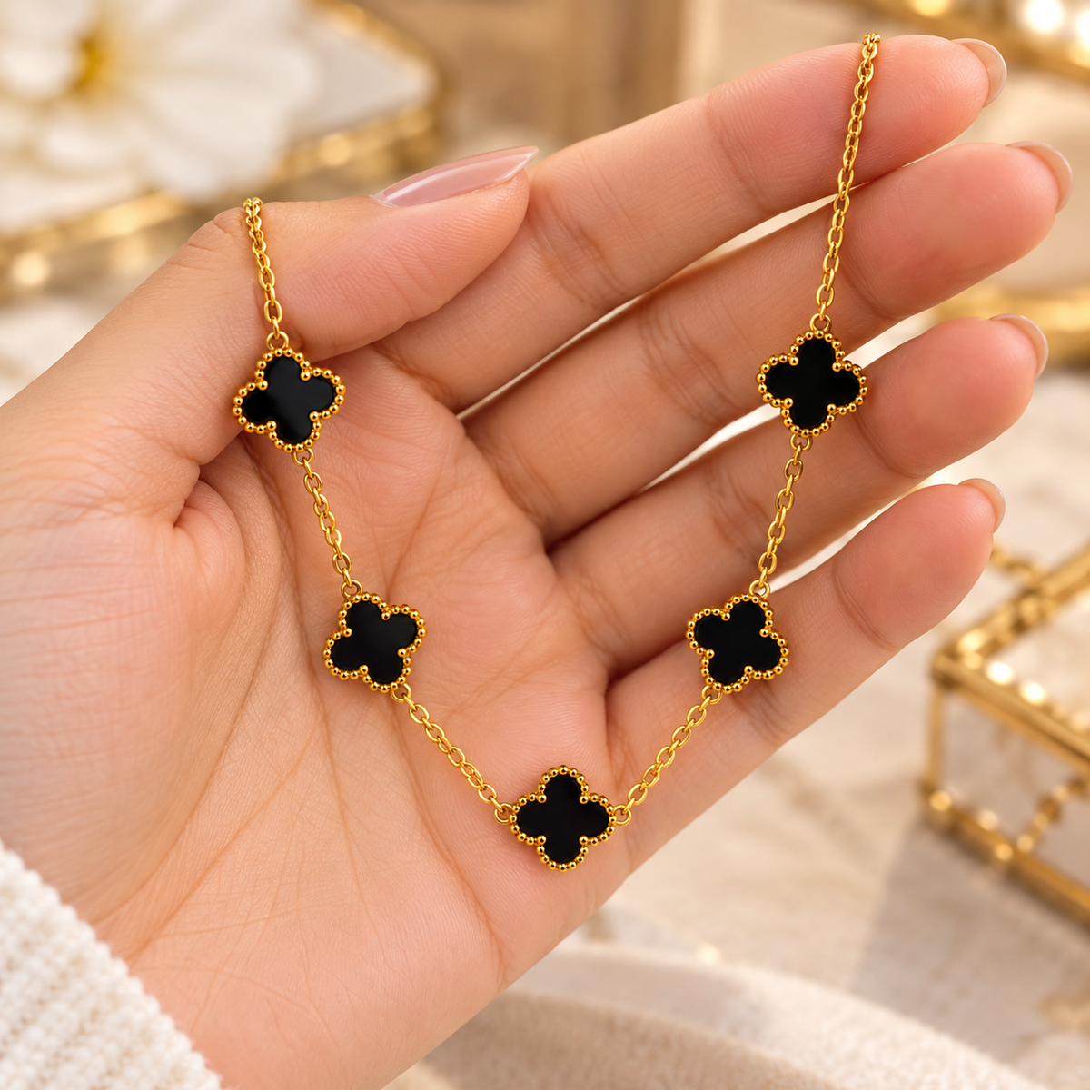 BELVYA Midnight Clover Necklace – Black & Gold Elegance